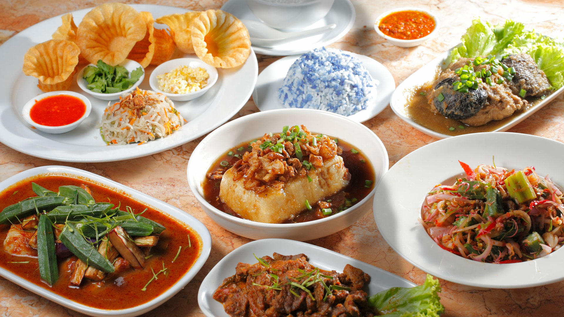 Singaporean Peranakan cuisine: 5 must-try Peranakan dishes blending Chinese, Malay, and local flavors for a rich, multicultural dining experience.