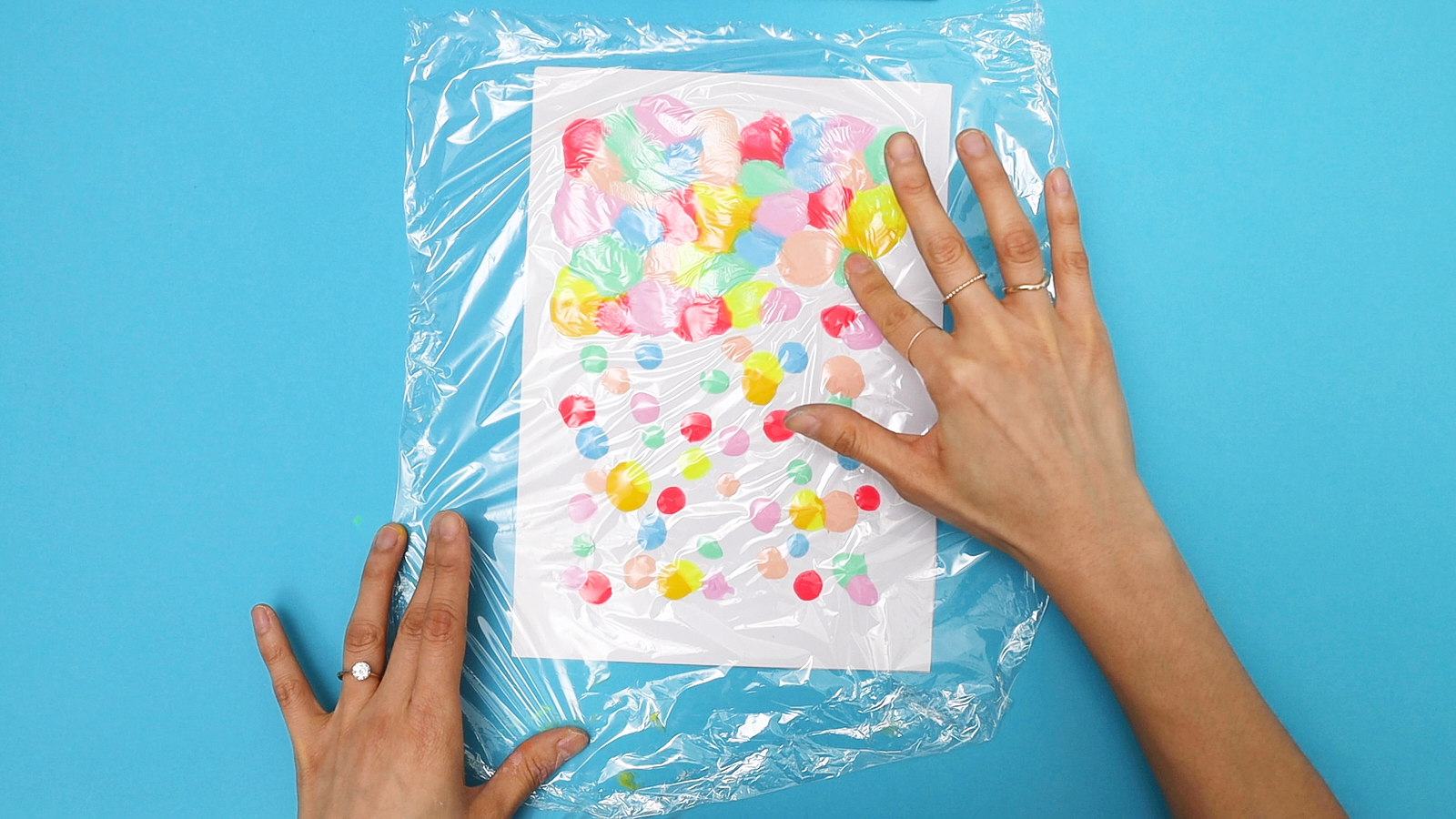 Discover our simple 4-step DIY smoosh painting guide perfect for busy Singaporean parents seeking an engaging, creative, and completely mess-free holiday activity.