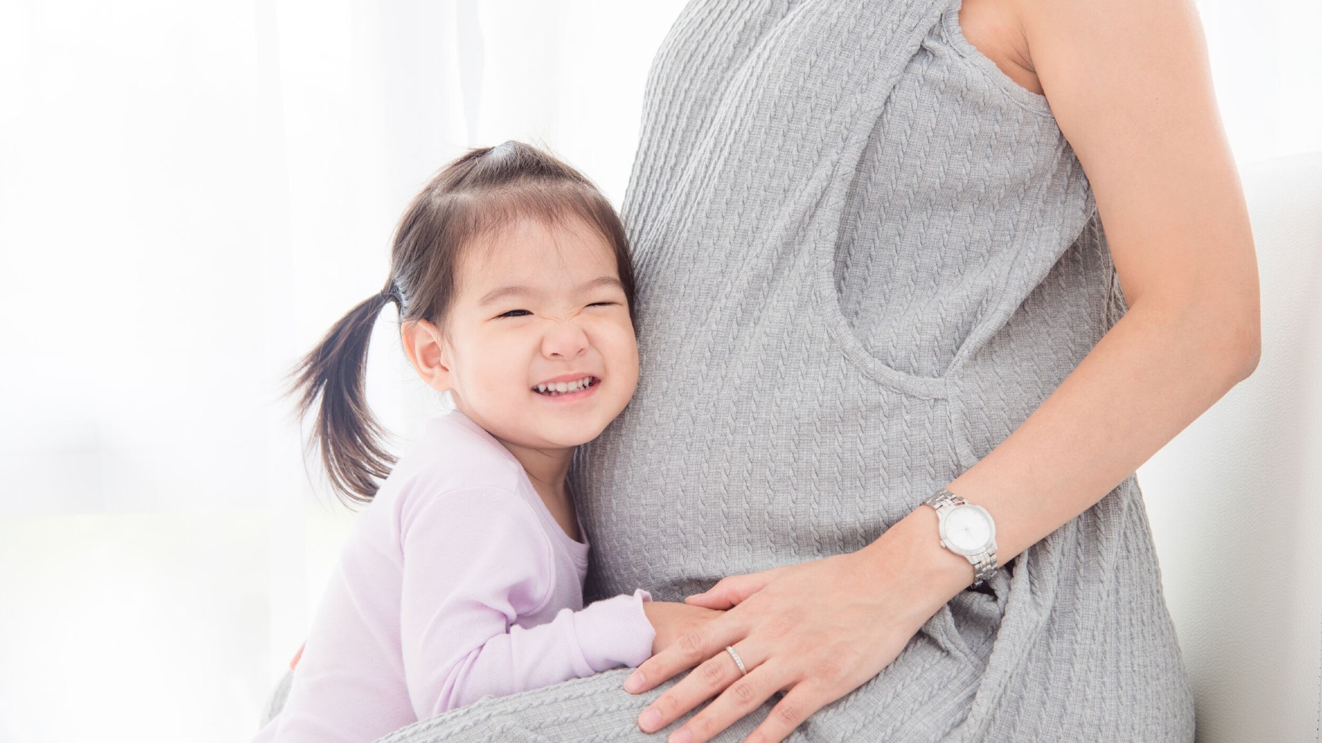 Help your eldest adjust to a new sibling with these simple tips to reduce jealousy, ease the transition, and keep your child feeling loved.
