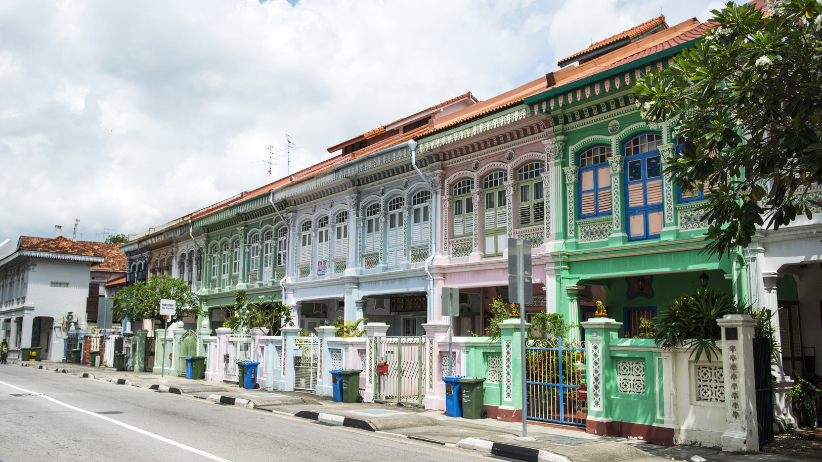Discover Katong’s Peranakan soul beyond laksa: Joo Chiat Complex, Rumah Bebe, seaside history, Katong 112’s past, and century-old Chinese Swimming Club.