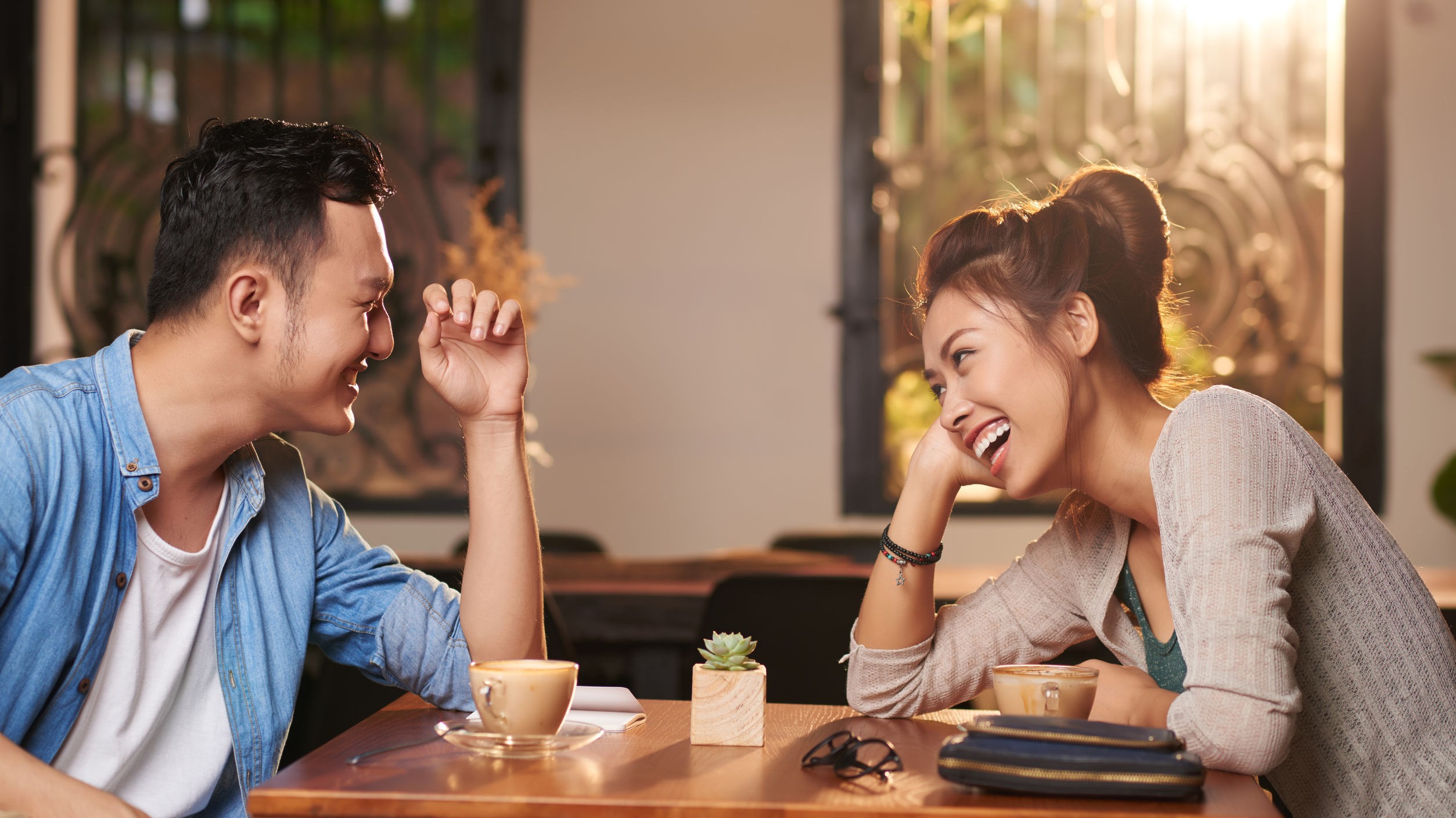 Planning a first date in Singapore? Discover these casual, accessible cafes perfect for conversation, chemistry checks, and easy exits.