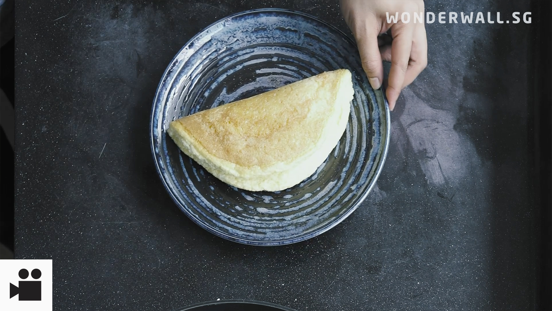 Whip up MasterChef finalist Lennard Yeong’s fluffy 3-ingredient soufflé omelette in minutes. Easy, cheesy, and irresistibly light.