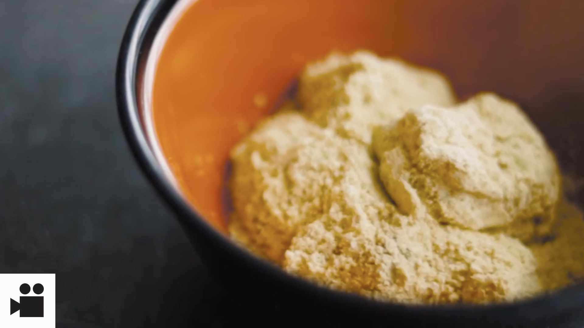 Warabi mochi, a tea-time snack that'll have you and your friends whipping out your phones!