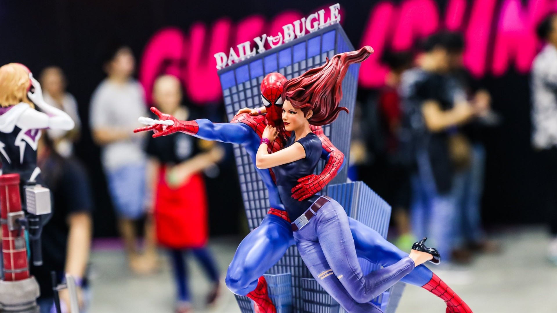 Cosplay at Singapore Comic Con, celebrate street culture and enjoy guilt-free sustainable shopping this weekend.