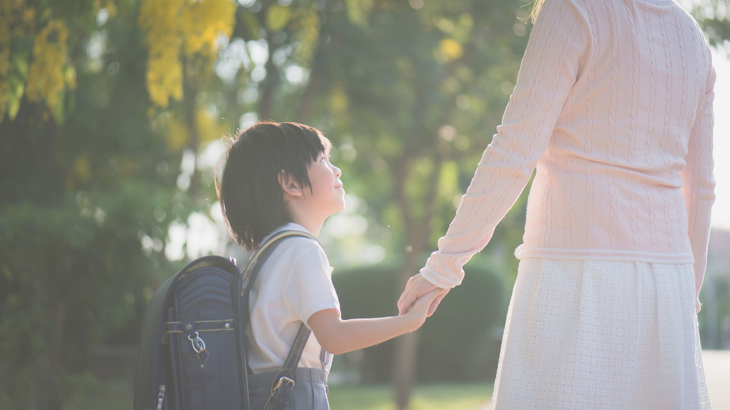 Help your child settle into school with 5 practical tips on routines, separation anxiety, reassurance, and support for a smoother first month.