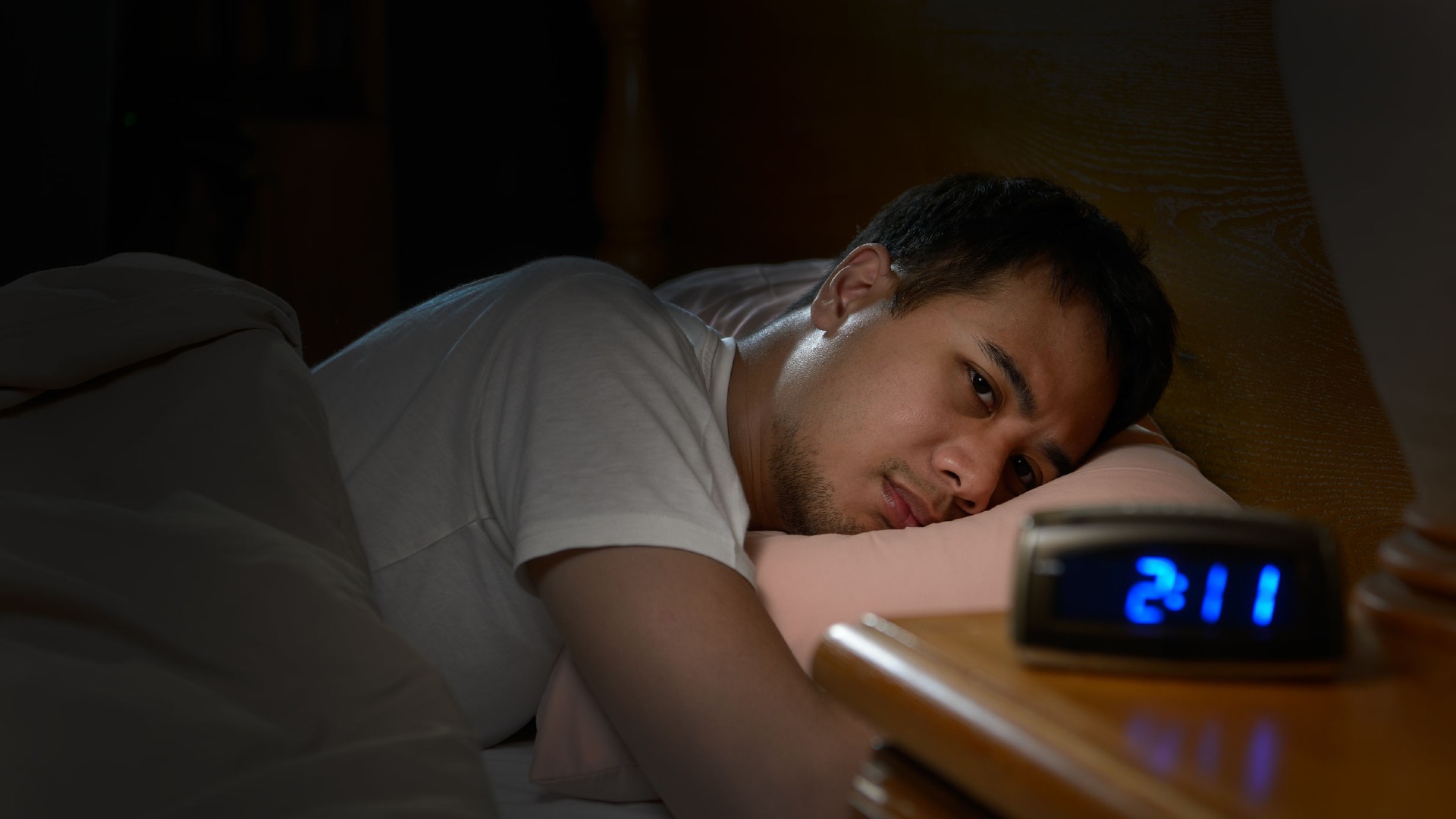 Struggling to sleep? Discover 7 expert-backed tips to quiet your mind, relax your body, and fall asleep faster tonight.