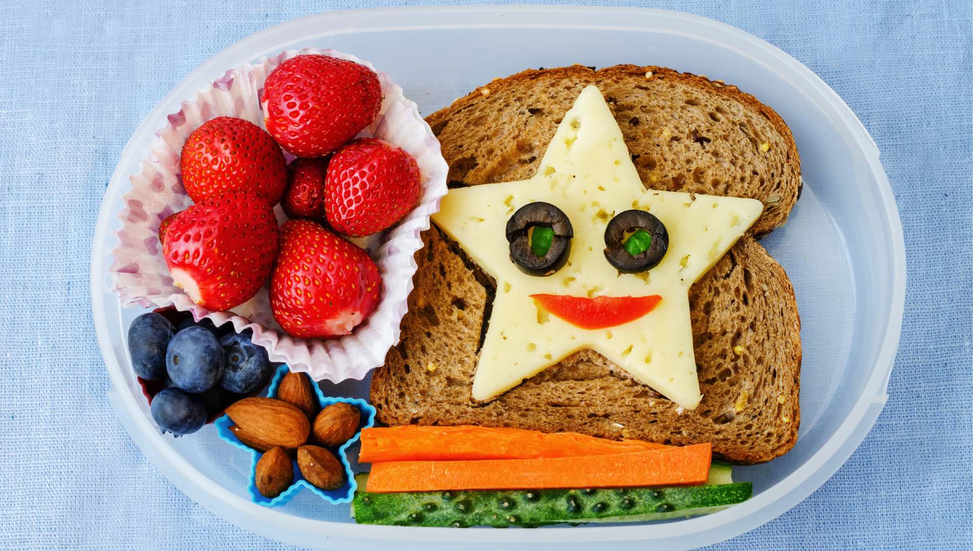 A child’s lunchbox packed with healthy, weather-proof, mess-free food.