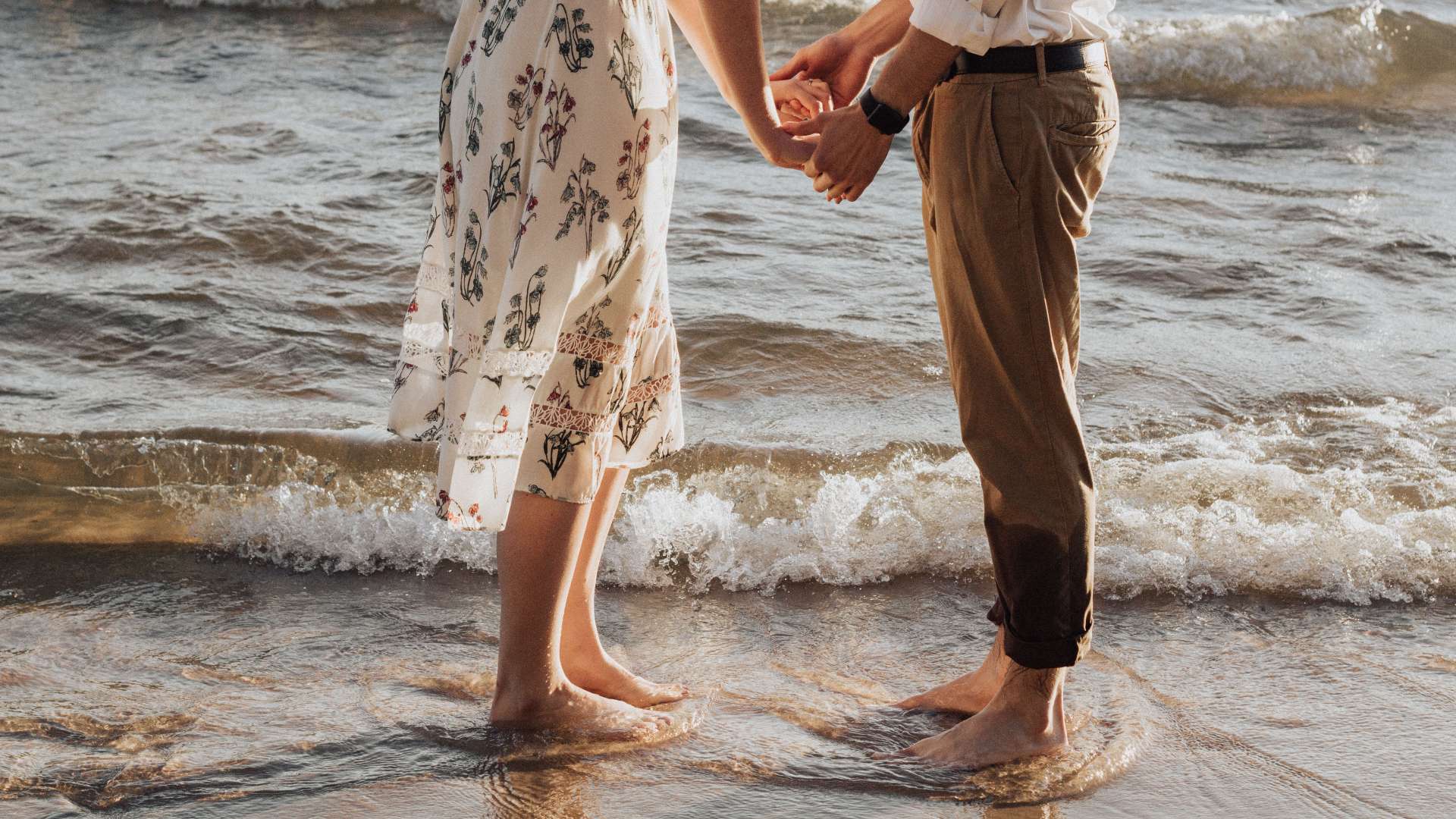 Explore budget-friendly Valentine’s date ideas in Singapore, from beach trips and scenic walks to free museums and tourist-style adventures.