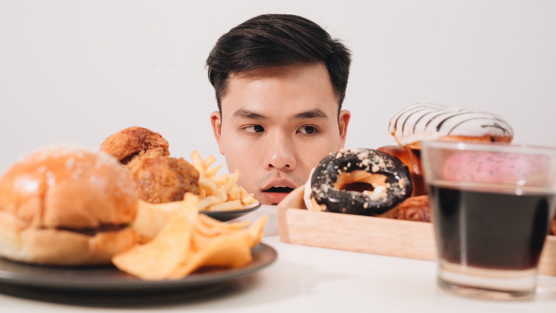 Learn how to manage overeating, emotional eating and weight with practical tips, including food diaries, healthier habits, professional help and the 80/20 rule.