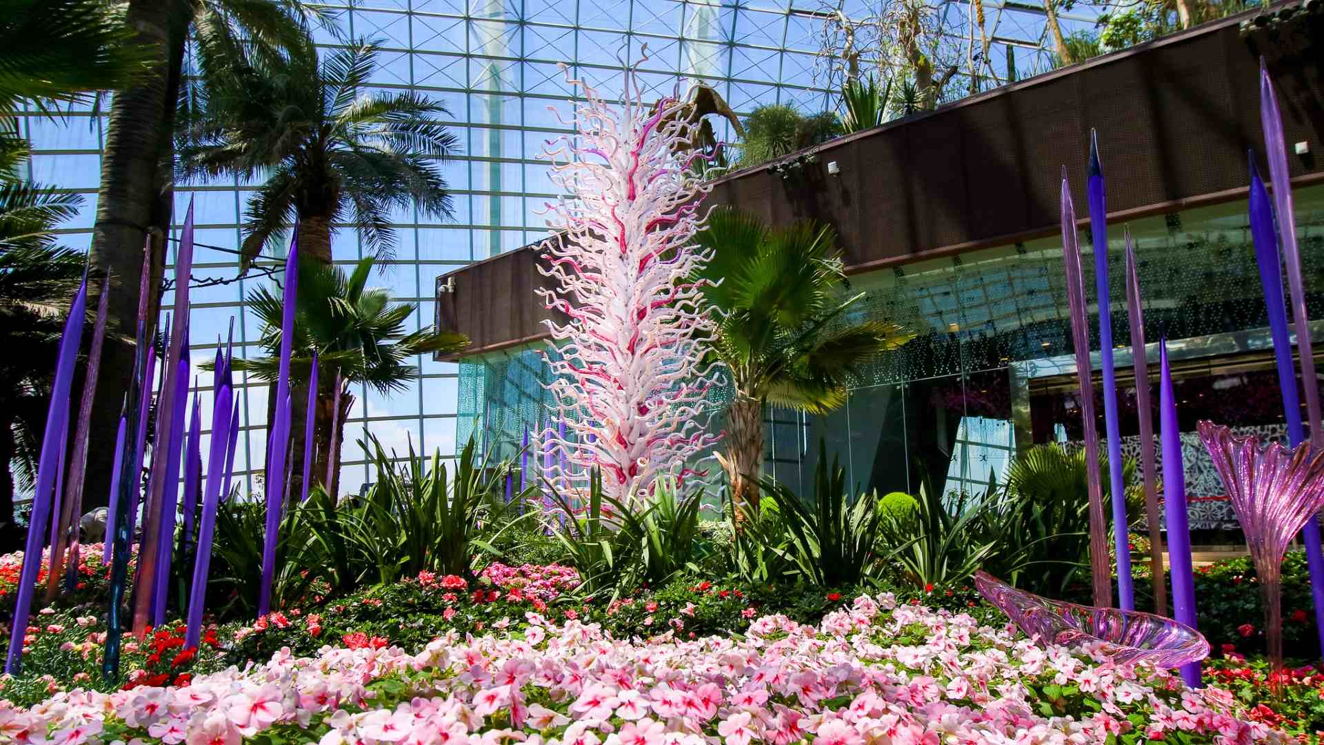 Catch a family-friendly hybrid circus and cabaret performance, be wowed by glass sculptures at Gardens by the Bay and more this weekend.