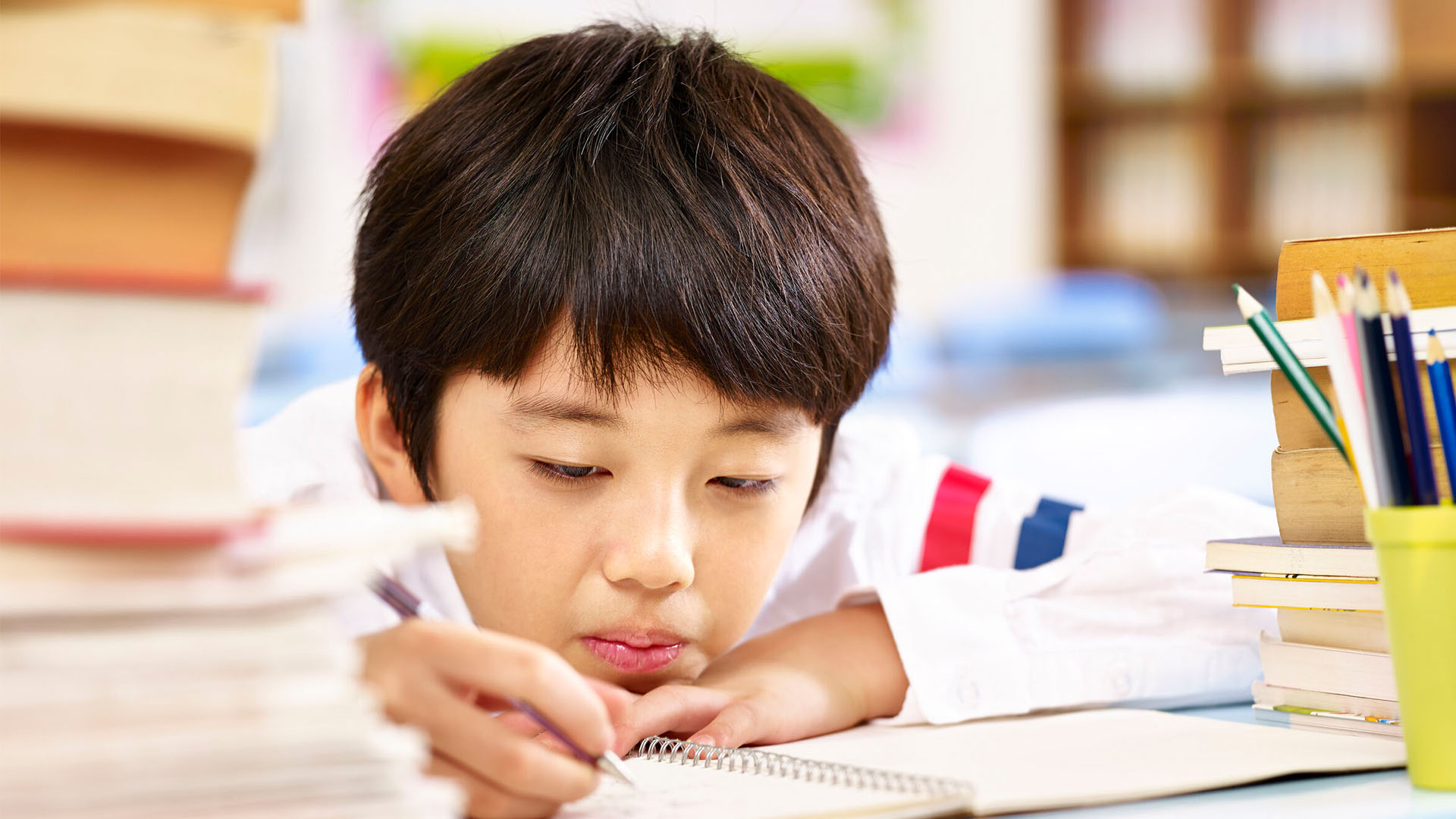 Discover effective strategies to help your children cultivate grit, resilience, and mental strength to navigate challenges and achieve long-term success.