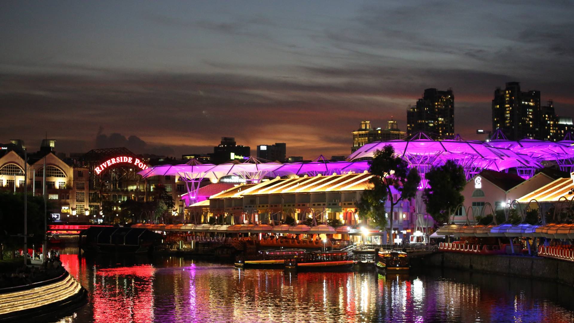 Discover the Singapore River’s rich history, iconic bridges, heritage landmarks and riverside dining at Clarke Quay, Boat Quay and Robertson Quay.