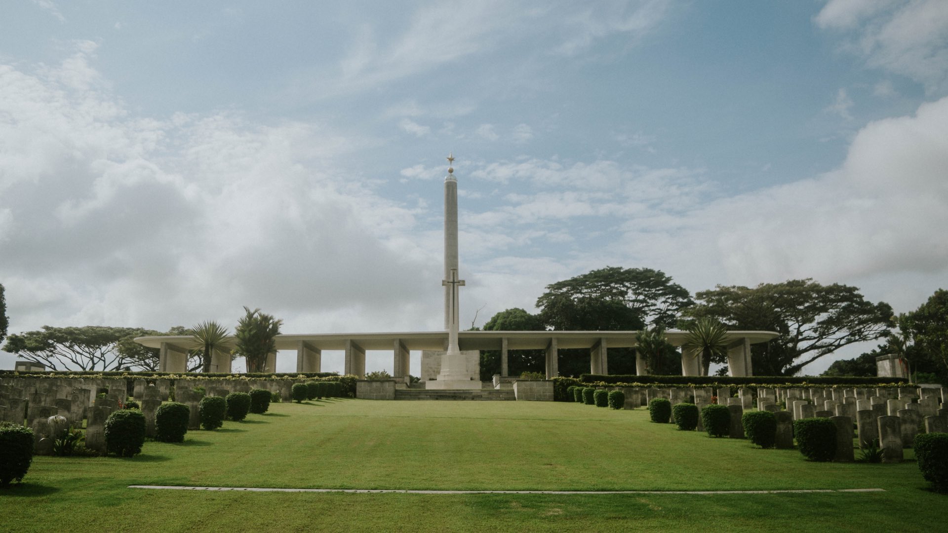 The Kranji War Memorial honours the men and women who lost their lives in the line of duty during WWII.
