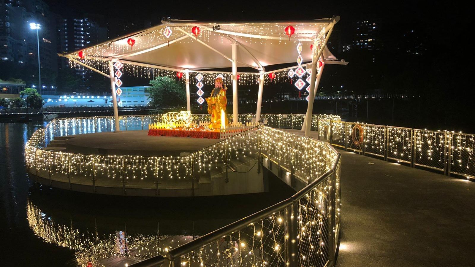 A SingLit hybrid-event, an entertaining storytelling session, and more this weekend.