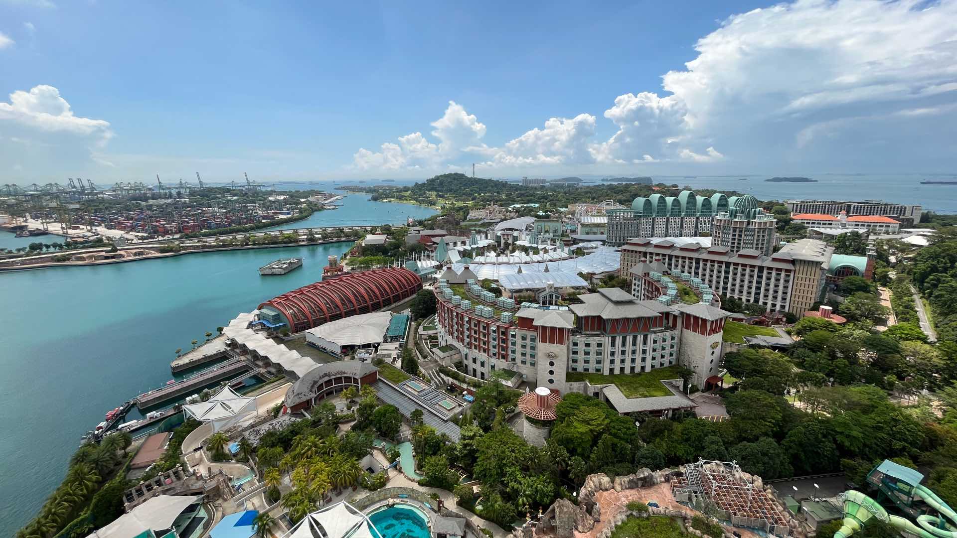 A fool-proof panoramic shot is just a tap away - get snap-happy like we did on our cable car ride from Mount Faber to Sentosa.