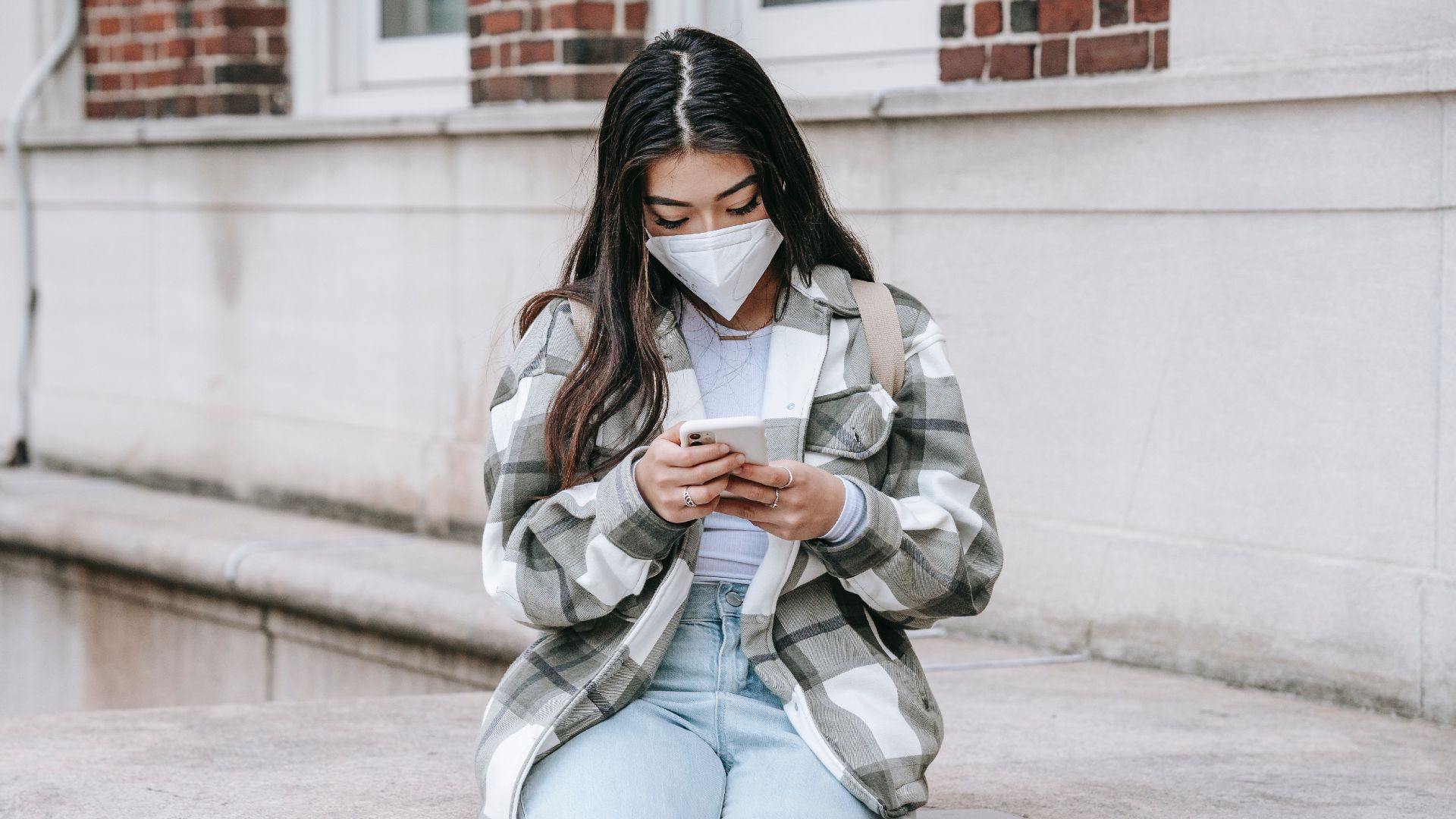 How to unlock your iPhone and Android device with your mask on.