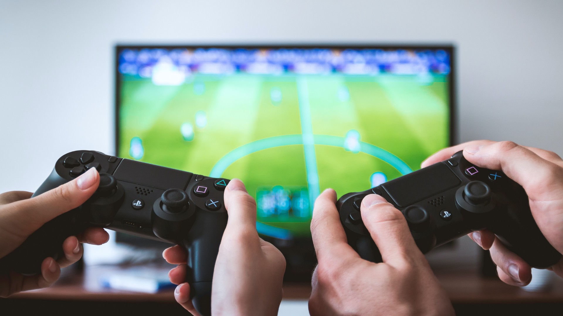 Take your dream team to championship glory without leaving the comfort of your home.