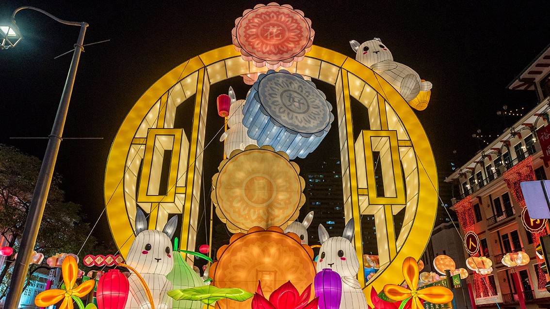 Snap away - you can definitely expect beautiful installations that are all super IG-worthy at Chinatown's Mid-Autumn Festival.