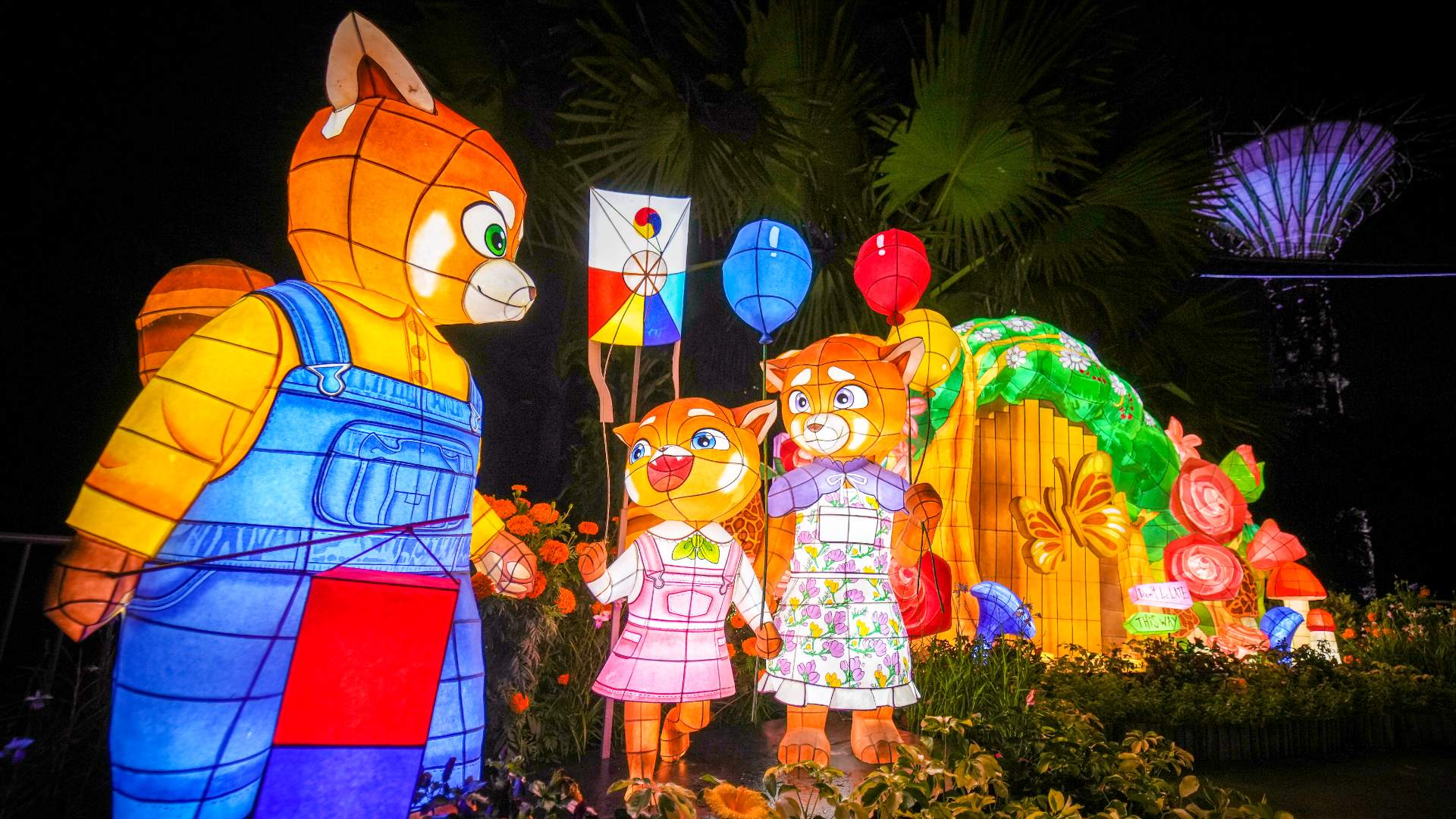 Explore Gardens by the Bay’s Mid-Autumn Festival with dazzling lanterns, tasty Asian food, cultural performances and family-friendly fun.