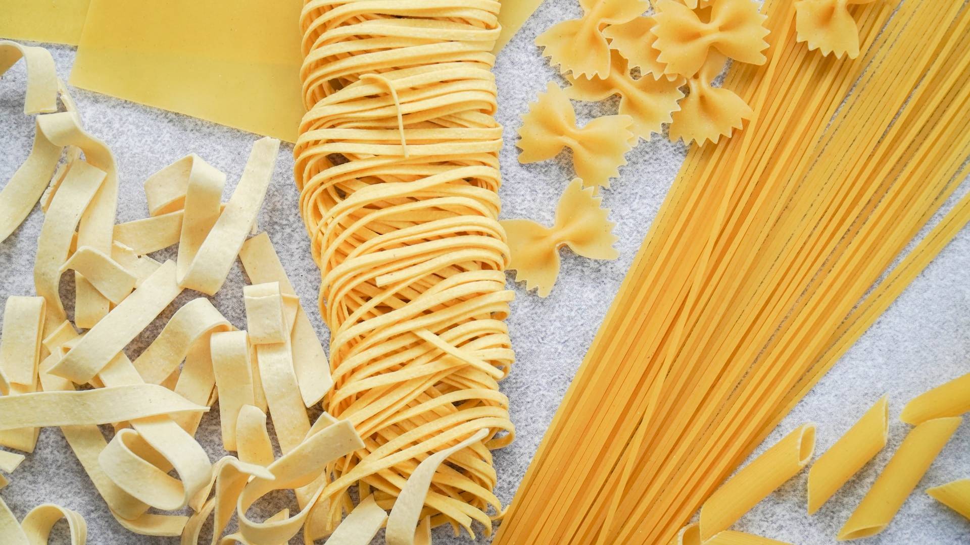 There are so many different types of pastas! Read on for our pasta dictionary of popular pasta shapes and what to cook with them.