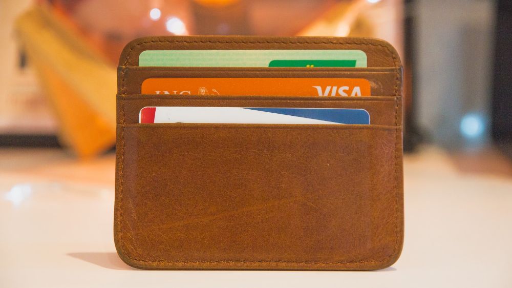 Credit card tips: accumulate air miles, earn cashback, receive sign-up gifts, and more!