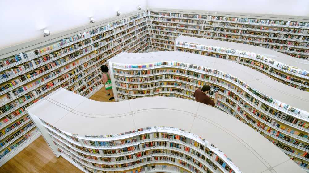 Singaporeans are reading more books.
