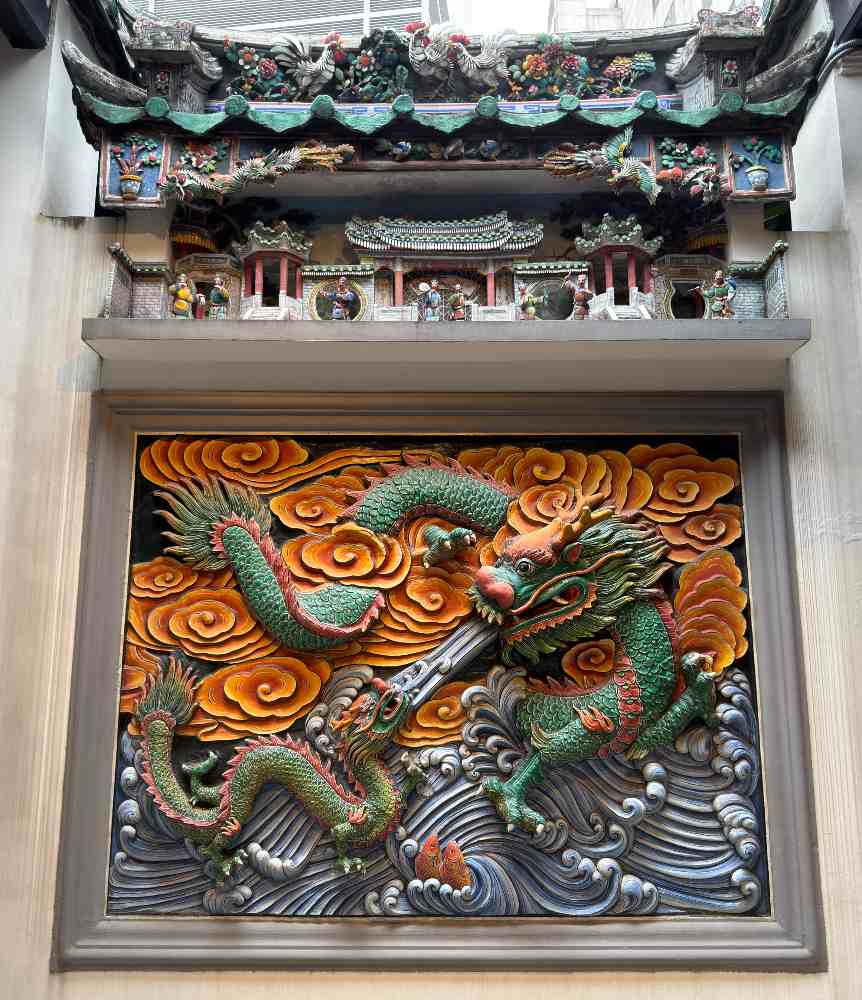 National_Monument_Yueh_Hai_Ching_Temple_Carving_Dragon Carving inside Yueh Hai Ching temple, a National Monument of Singapore