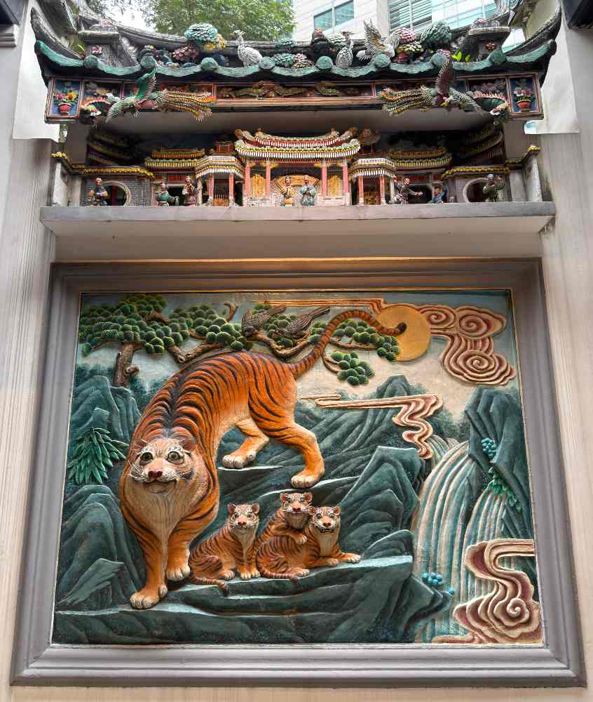 Carving inside Yueh Hai Ching temple, a National Monument of Singapore