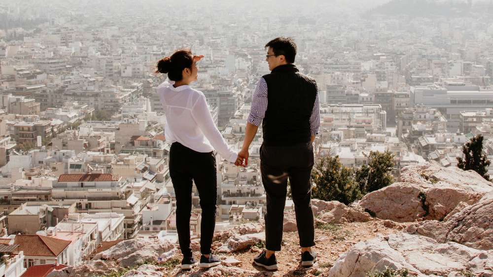 Plan your honeymoon with less stress and more style. Use these expert tips to start early, set a budget, choose a destination, and make the trip unforgettable.