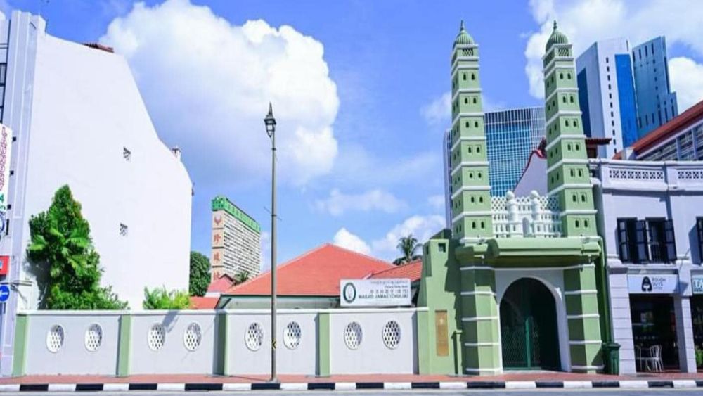 With onion domes, neoclassical columns, and nearly 200 years of stories, Jamae Mosque is heritage in 4K.