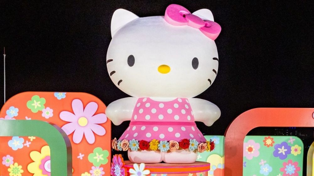 Enjoy a whimsical Mid-Autumn Festival celebration with your favourite Sanrio characters at Vivo City.