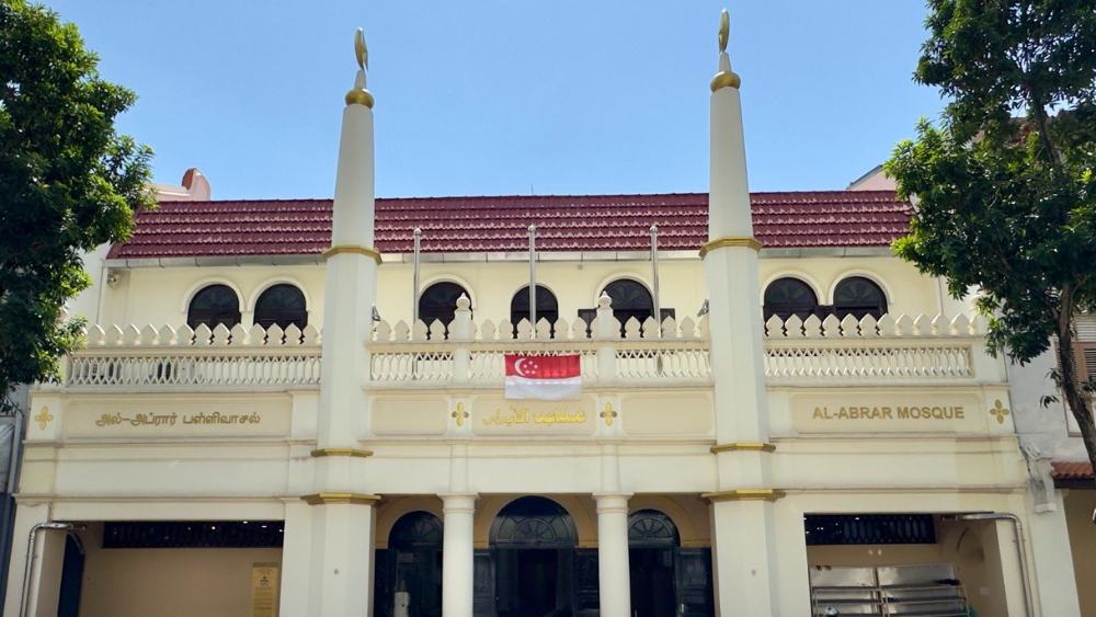 Al-Abrar Mosque was established in 1827 for the migrant Chulias, Indian Muslims from the Coromandel Coast in South India.