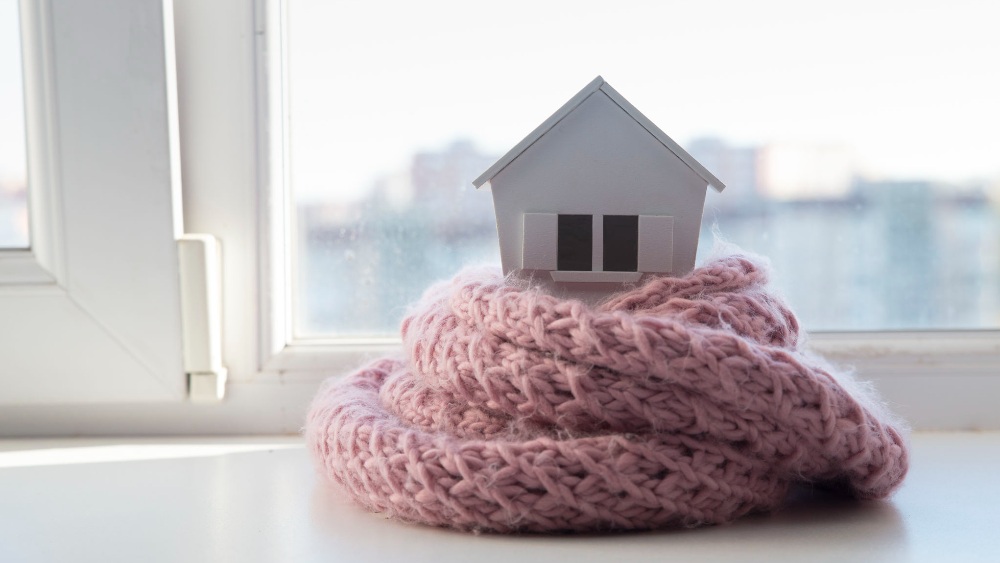 Forget the dust collectors and bottles of wine - these housewarming gifts are the real MVPs.