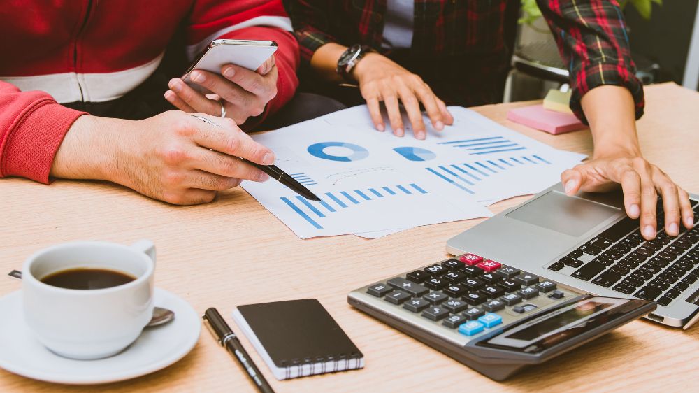 Financial planning tips for DINK couples