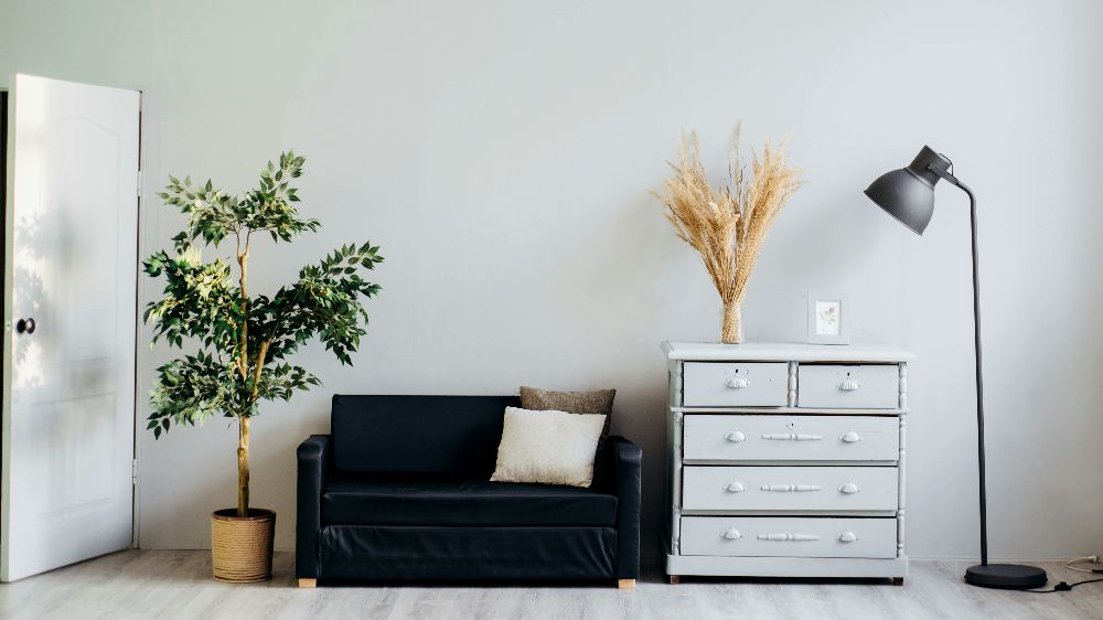 Tips on making the most of a small 2-room flat living space.