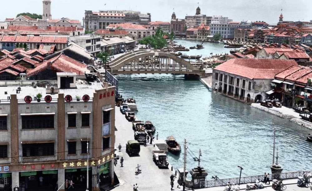 Elgin Bridge, part of the Singapore River Bridges National Monument