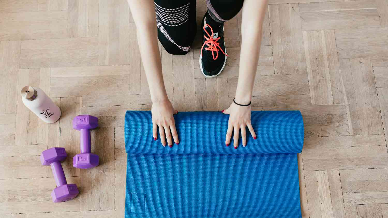 Got a knee injury? Keep your body moving and your fitness routine in check with these joint-friendly exercises.
