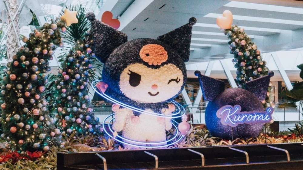 Pose and snap pics with massive installations and topiaries of Hello Kitty and Friends at this year's Changi Festive Village.