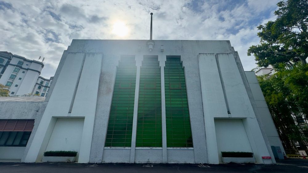 Built in 1941, the Former Ford Factory currently houses a permanent World War II exhibition on the war and its legacies.