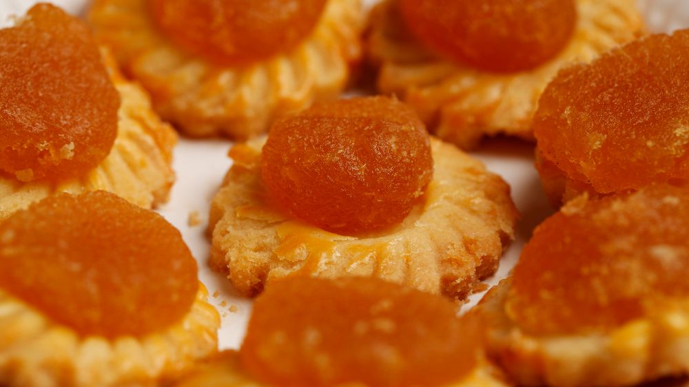 Follow these tips to enjoy yourself during the CNY period while keeping your weight under control.
