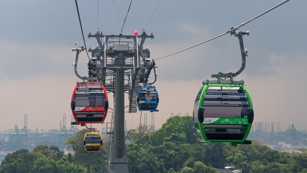 On This Day in 1974, The Singapore Cable Car Connects Mount Faber