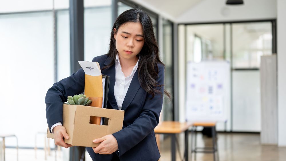 Navigating layoff survivor guilt is challenging. Read our guide for practical advice on processing these complex emotions and moving forward in your career.